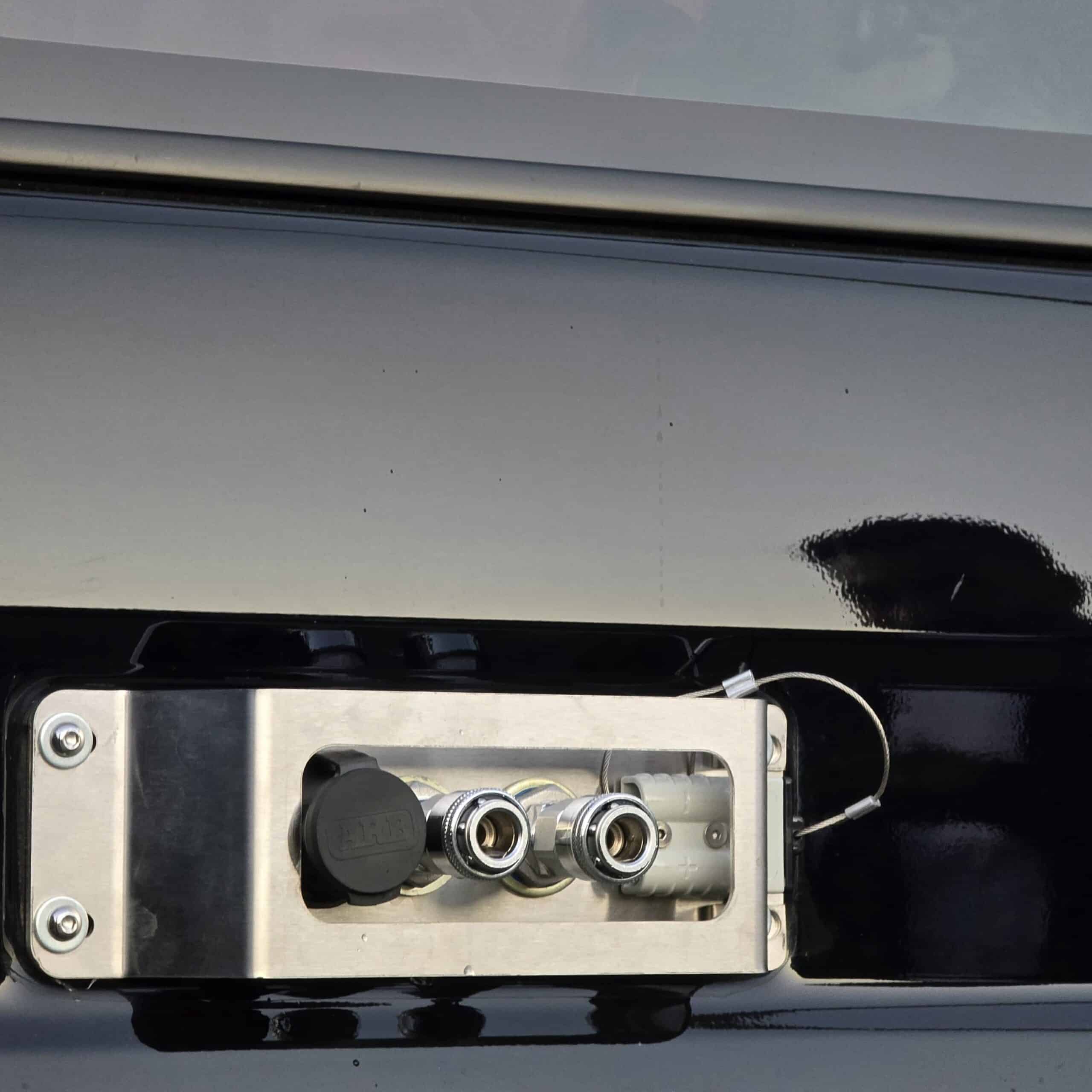 LC70 SERIES UTILITY BRACKET